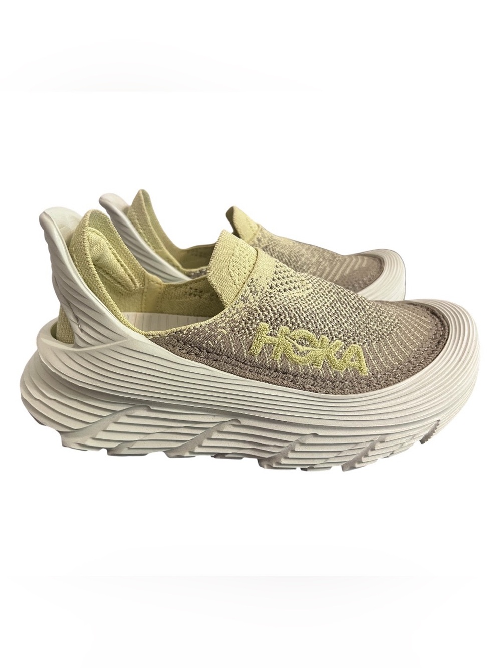HOKA Restore TC Slip-On Sneakers 👟
Women’s Size 6 / Youth Size 5 Equivalent